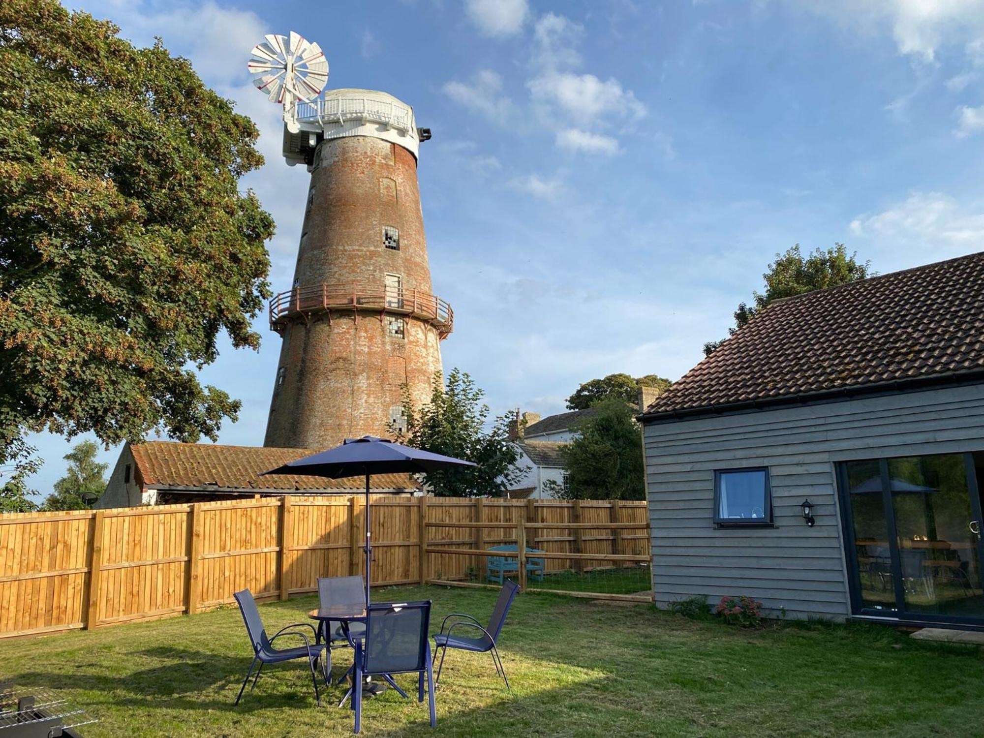Mill View Villa Hickling Exterior photo